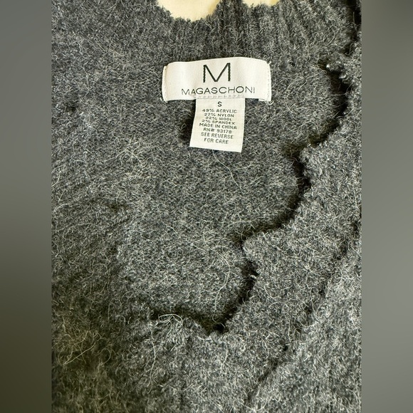 MAGASCHONI Gray V-Neck shark bite trim Sweater size S - Picture 9 of 12